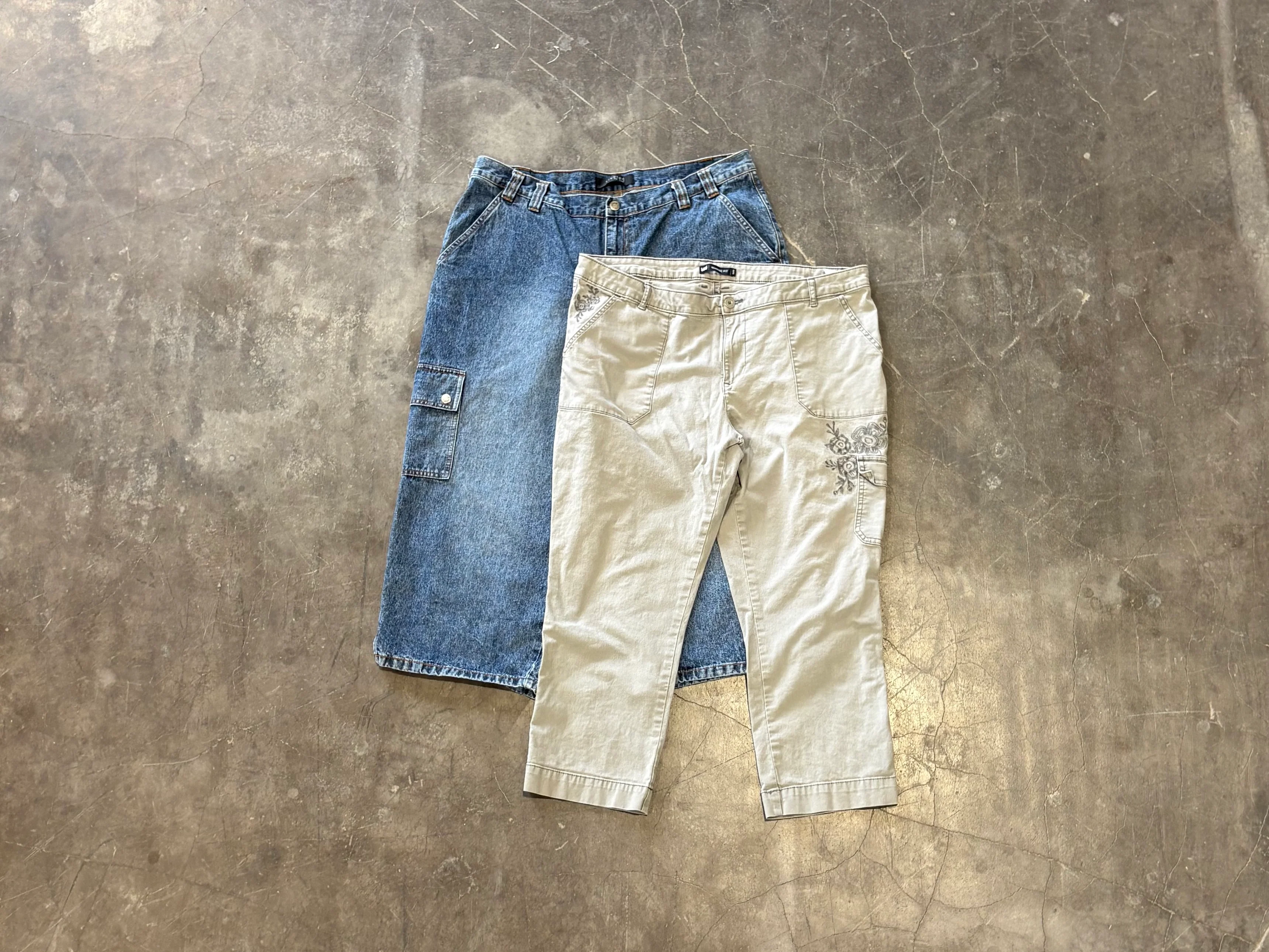 LLW Lady 3/4 Shorts - Image 3